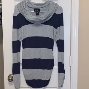 Grey & blue stripped sweater, super soft